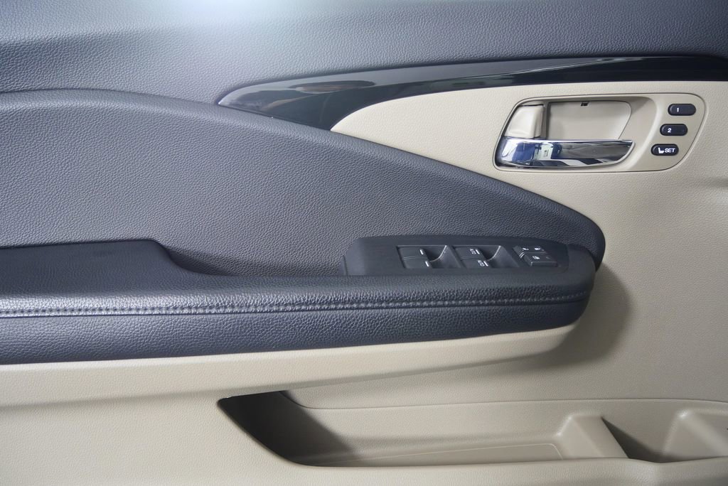 Used 2017 Honda Pilot Touring image 9