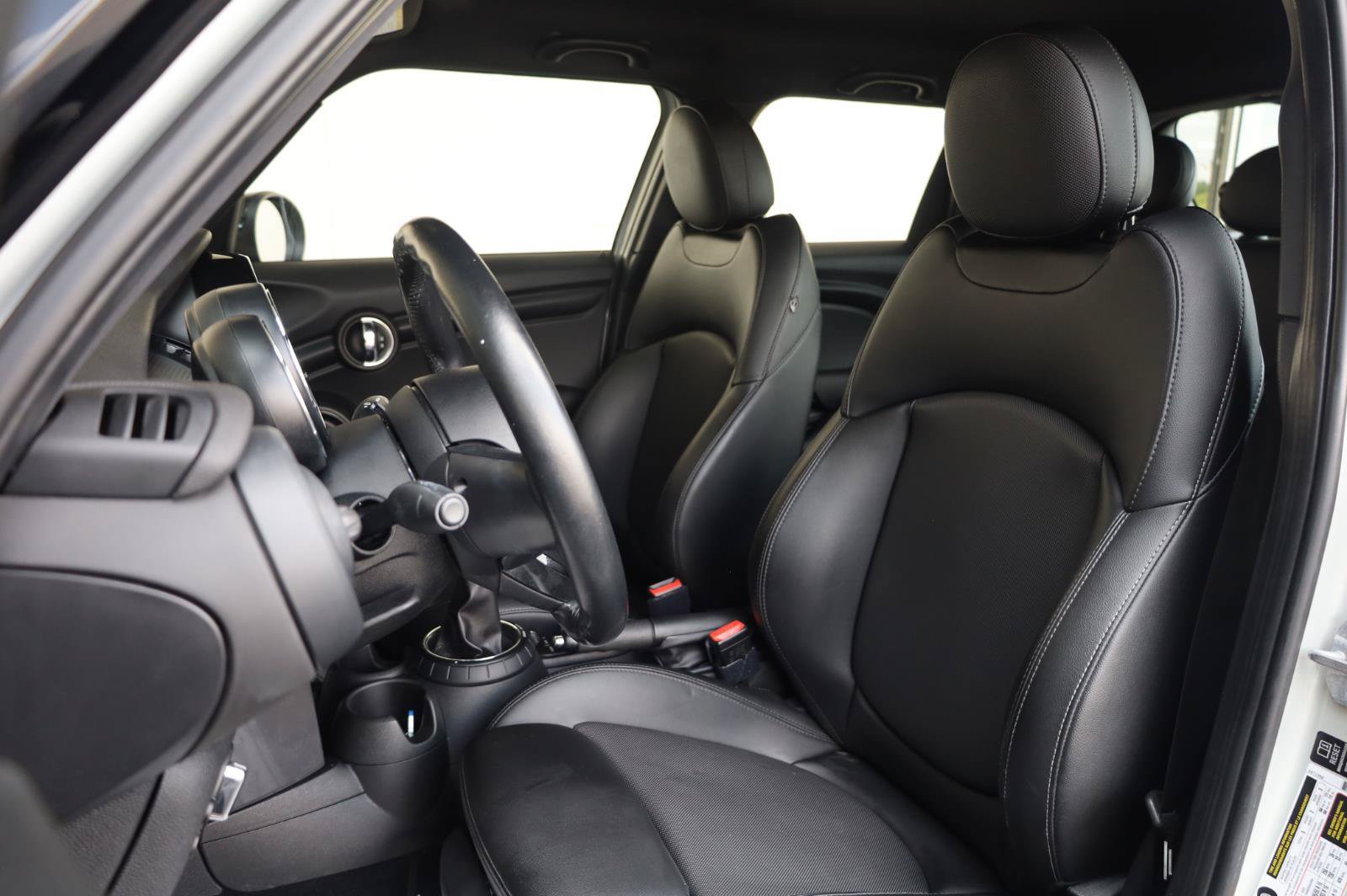 Used 2015 MINI Cooper 4-Door Hardtop FWD image 18
