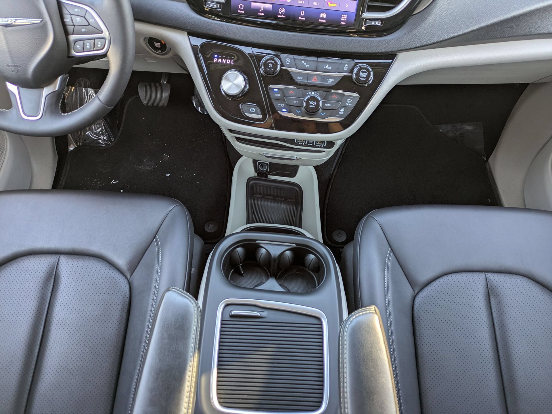 Used 2024 Chrysler Pacifica Touring-L FWD image 21