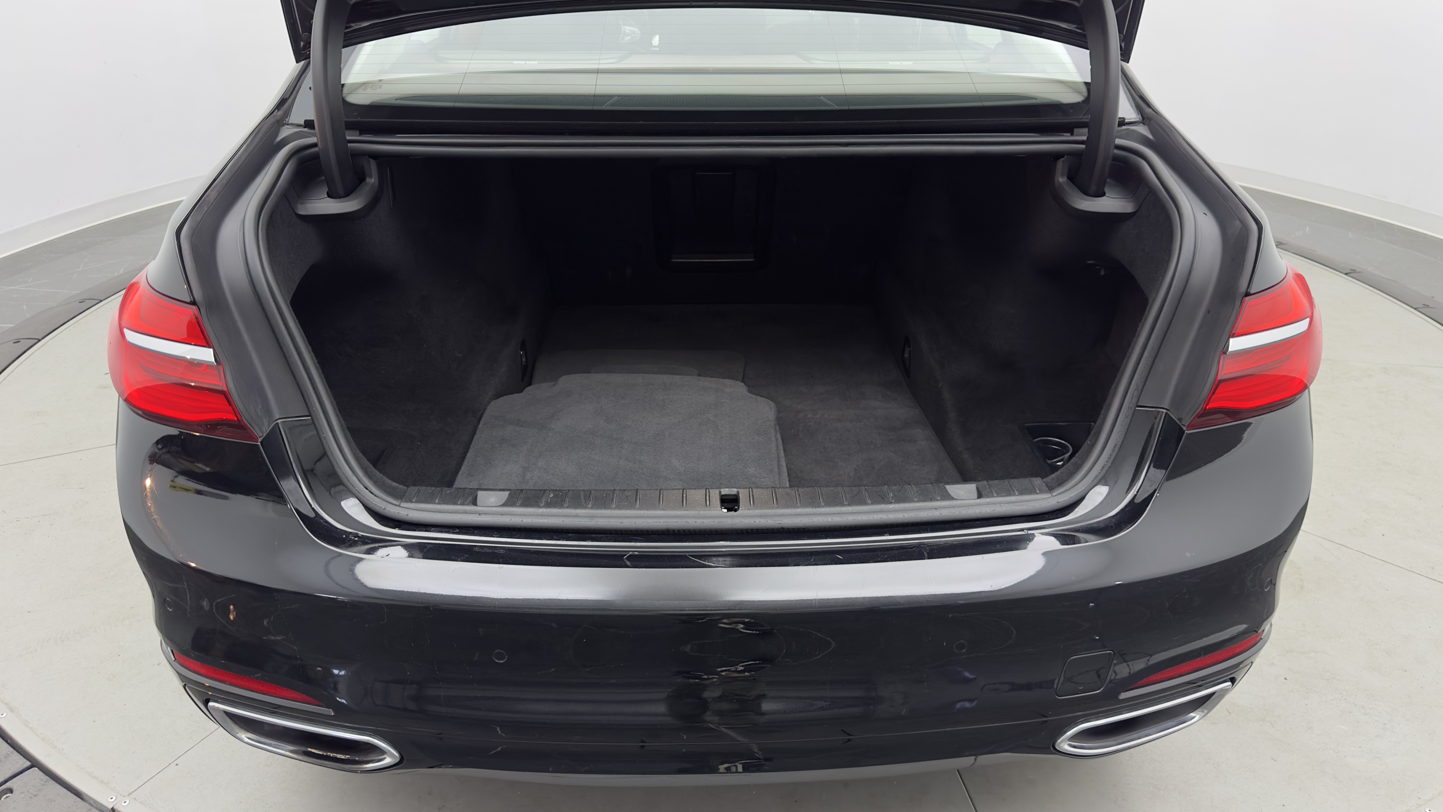 Used 2018 BMW 740i RWD image 38