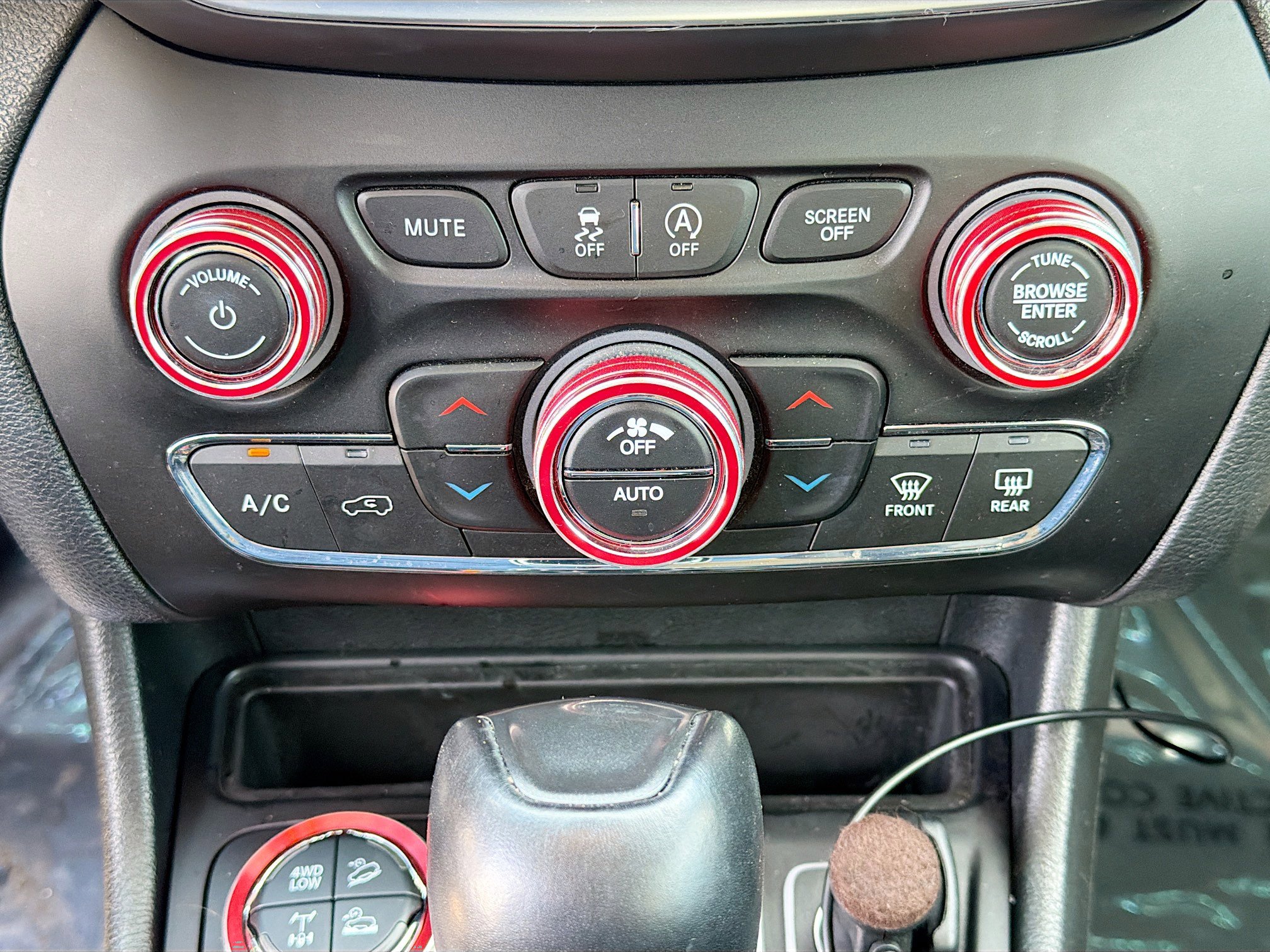 Used 2022 Jeep Cherokee Trailhawk w/ Sound & Nav Group image 32