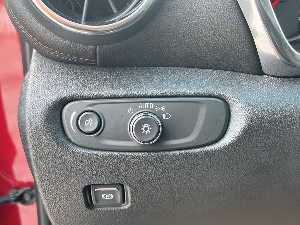 Used 2020 Chevrolet Blazer Premier w/ Driver Confidence II Package image 15