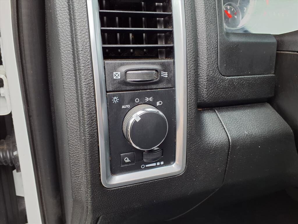 Used 2024 RAM 1500 Classic SLT AWD/4WD image 17