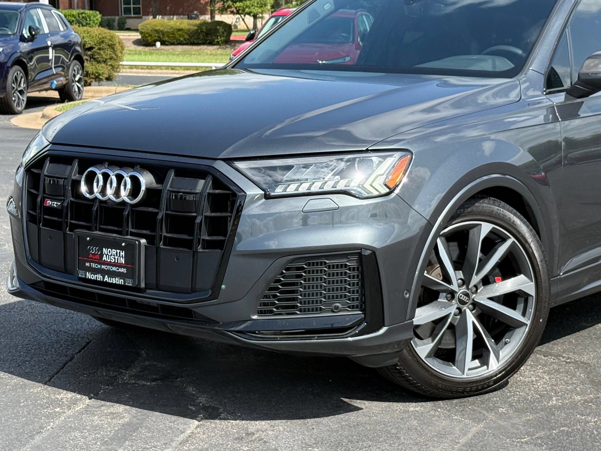Used 2024 Audi SQ7 Premium Plus w/ Carbon Package AWD/4WD image 2