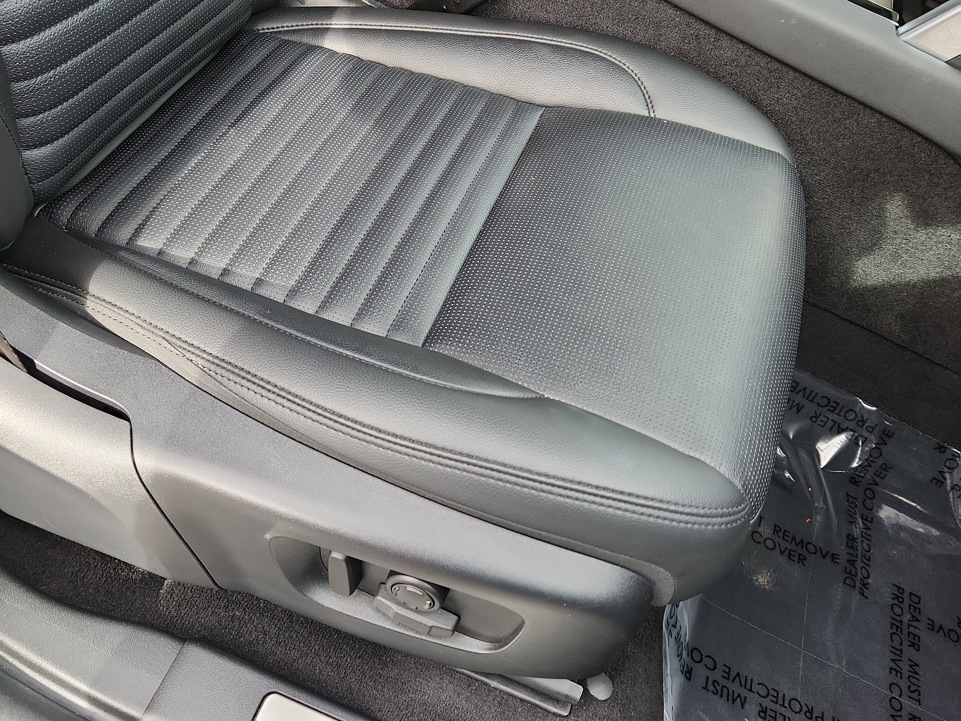 Used 2023 Land Rover Discovery Sport SE image 19