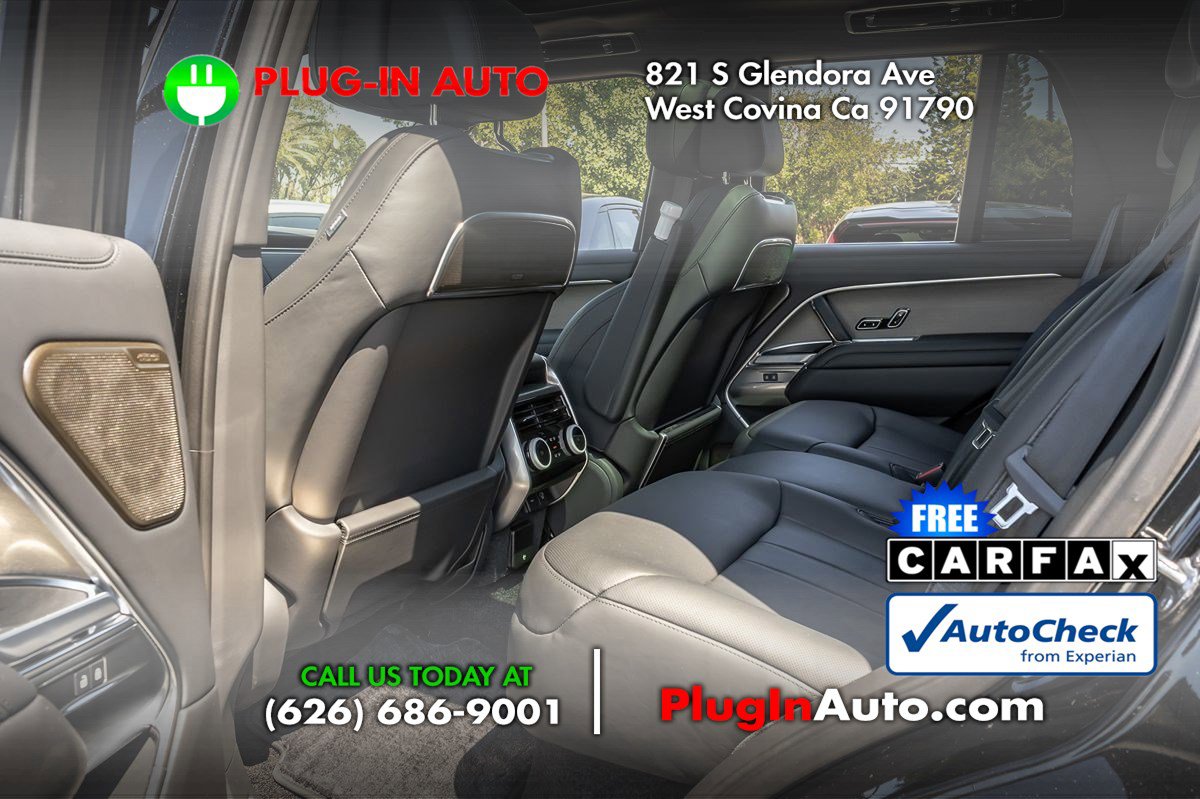 Used 2025 Land Rover Range Rover SV image 11