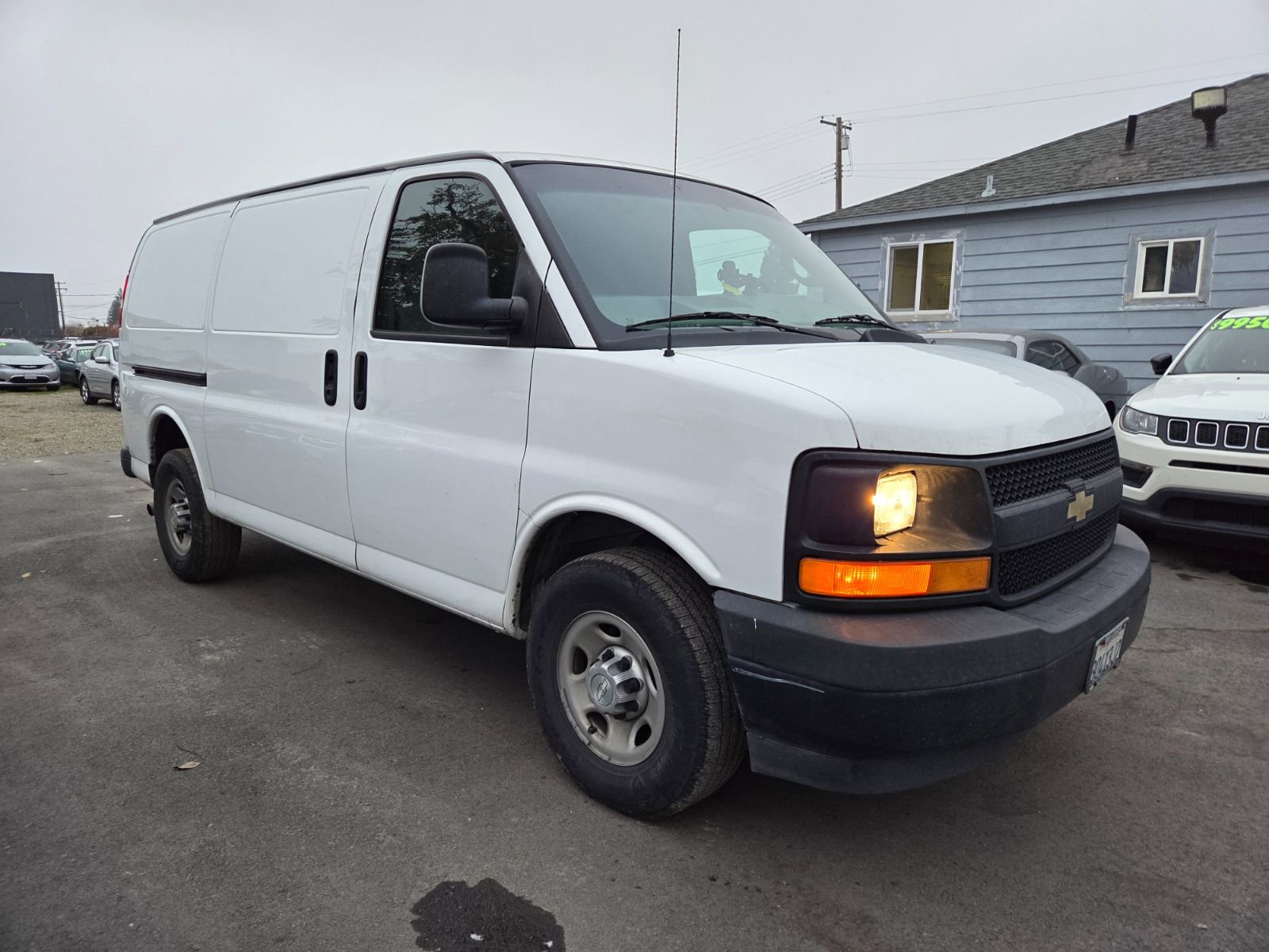Used 2017 Chevrolet Express 2500 image 4