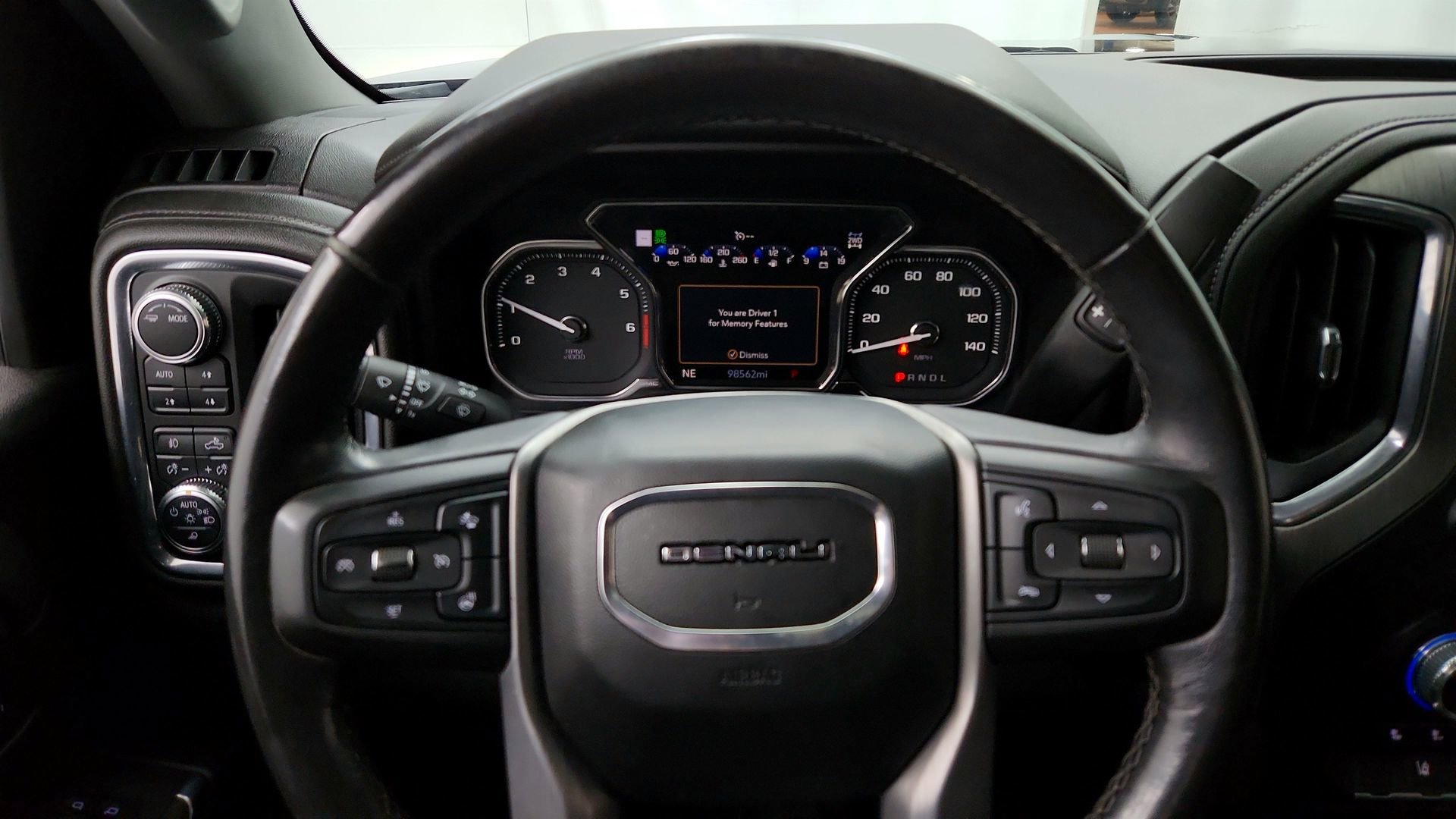 Used 2023 GMC Sierra 2500 Denali w/ Denali Ultimate Package AWD/4WD image 14