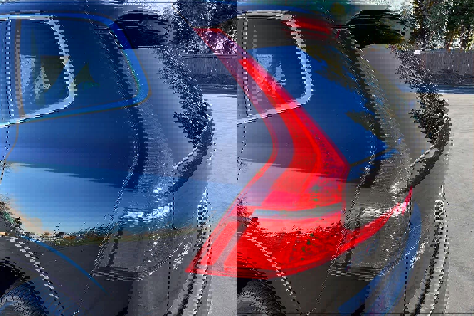 Used 2023 Volvo XC60 T8 Ultimate w/ Climate Package image 33