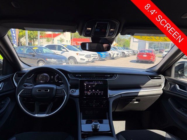 Used 2023 Jeep Grand Cherokee Altitude AWD/4WD image 3