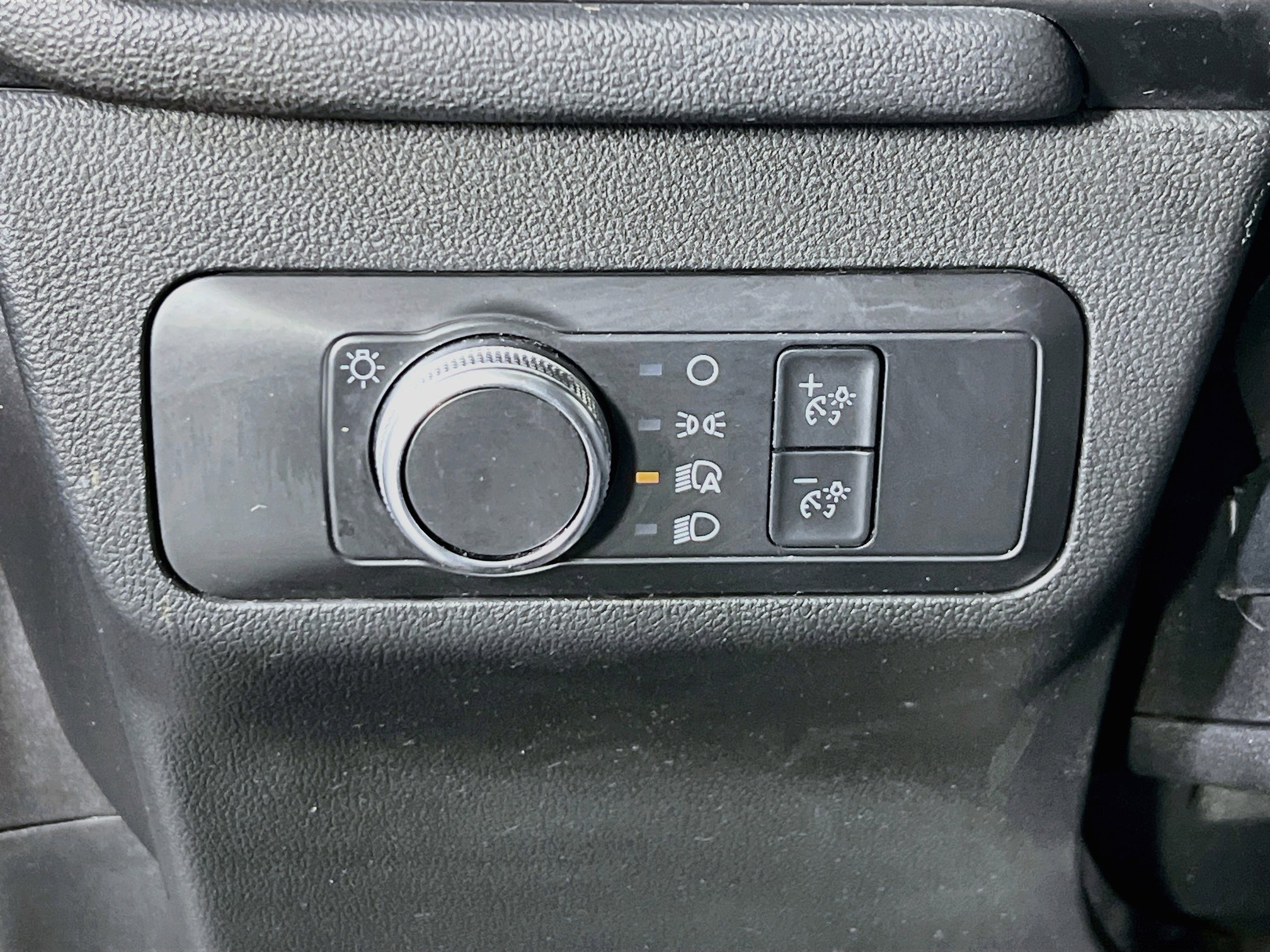 Used 2020 Ford Escape SE image 10