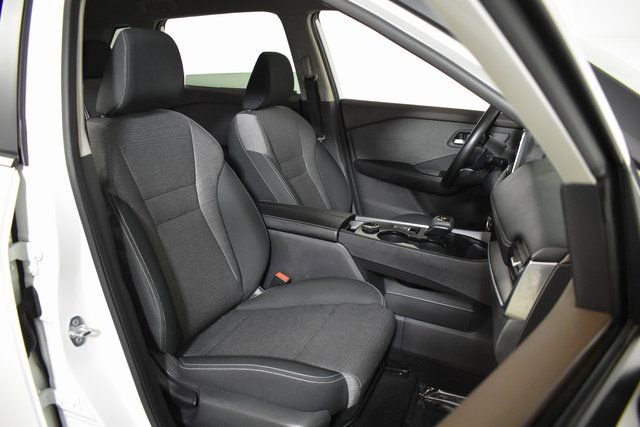 Certified 2023 Nissan Rogue SV image 32