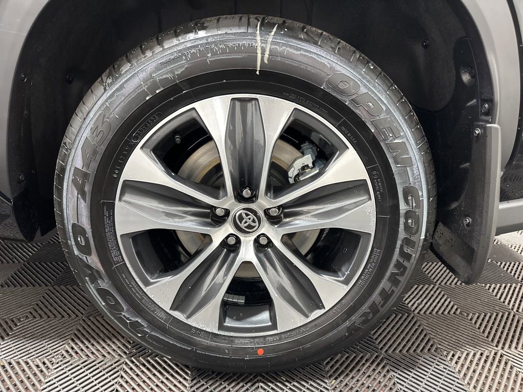 New 2026 Toyota Highlander XLE image 34