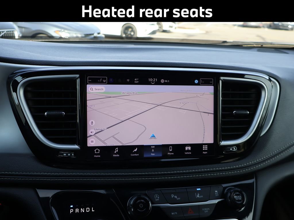 Used 2025 Chrysler Pacifica Limited image 24