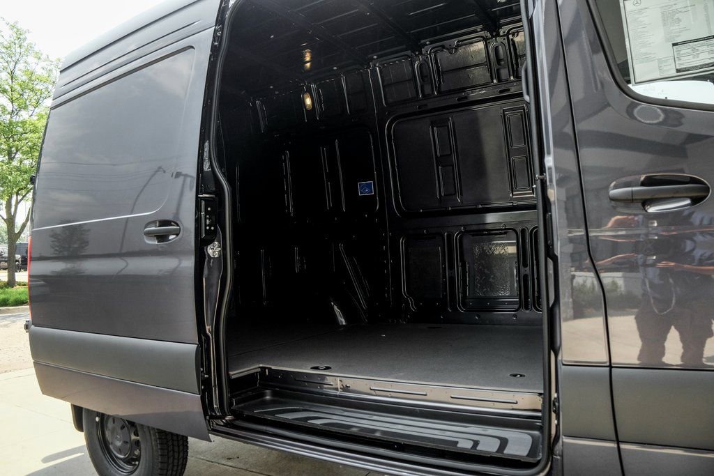 Used 2025 Mercedes-Benz Sprinter 2500 image 10