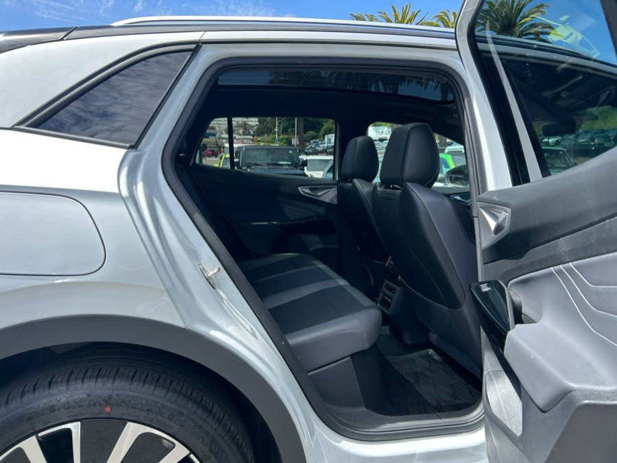 Used 2023 Volkswagen ID.4 Pro S Plus RWD image 38