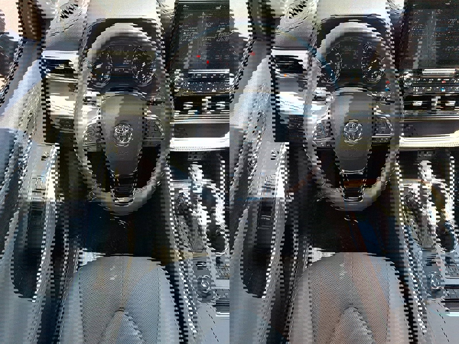 Used 2020 Toyota Highlander Platinum image 12