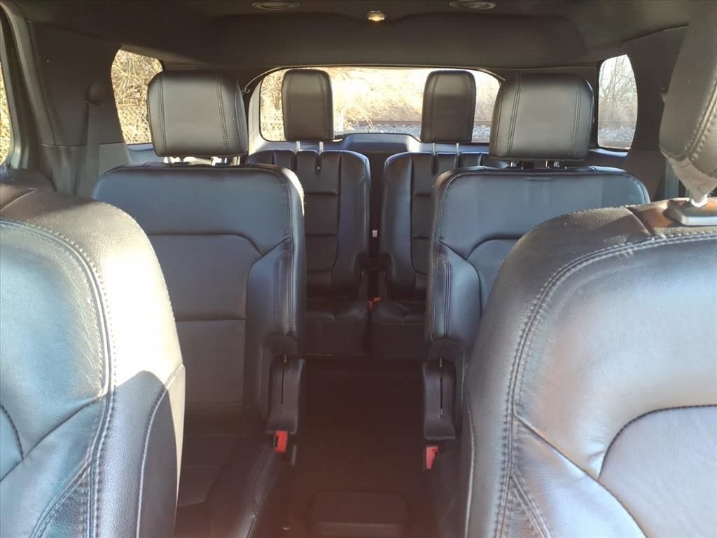 Used 2016 Ford Explorer XLT w/ Equipment Group 202A image 32