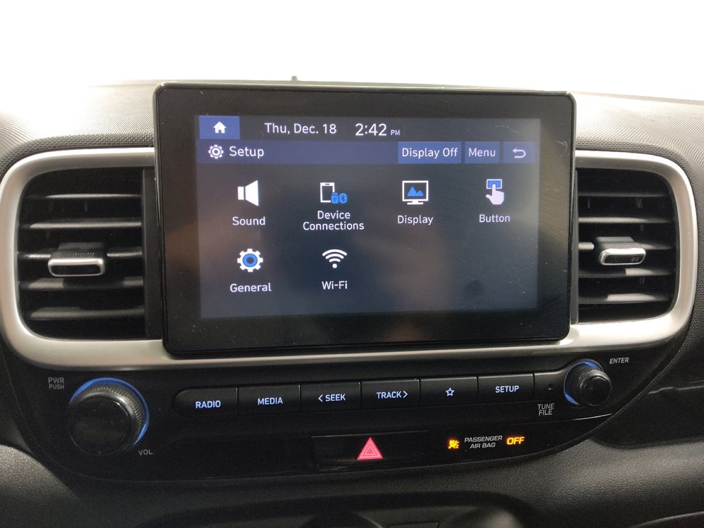 Used 2022 Hyundai Venue SEL image 25