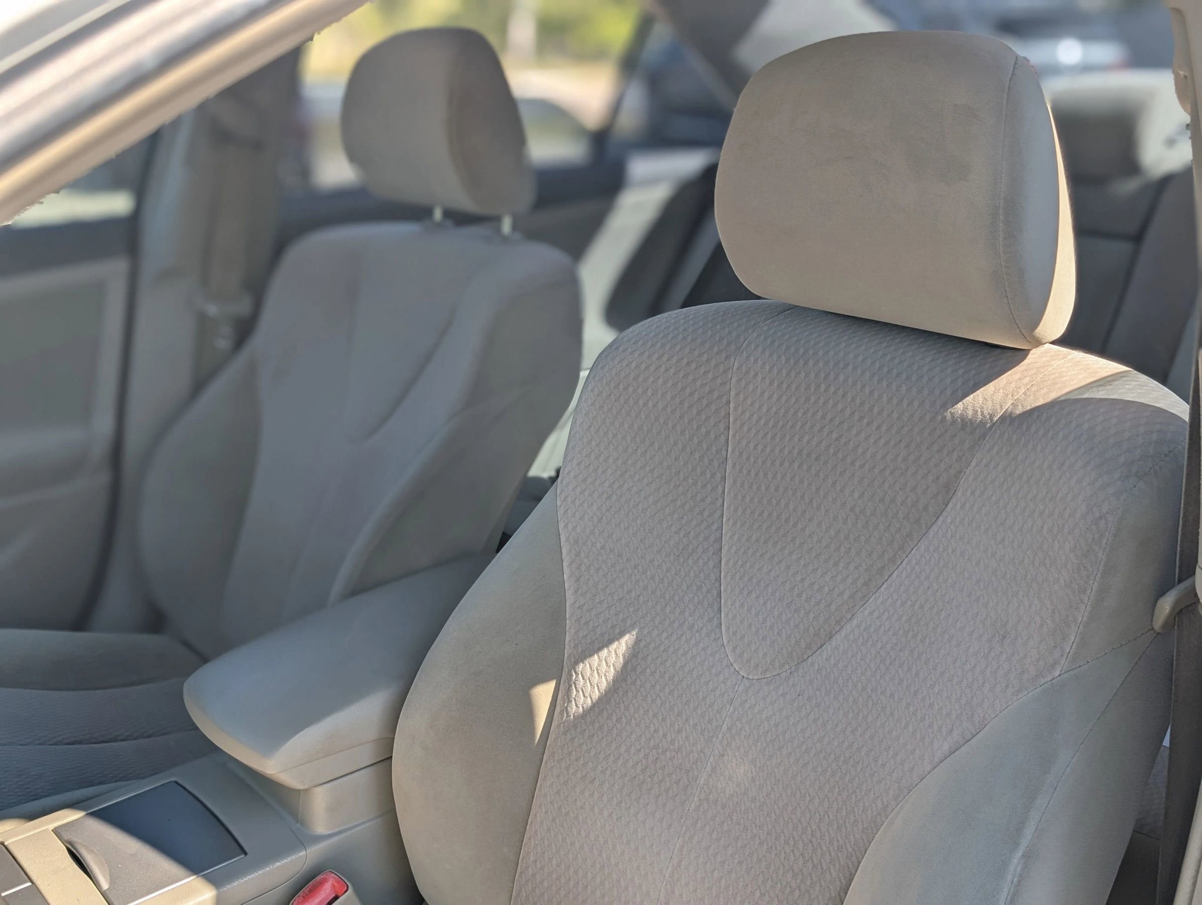 Used 2010 Toyota Camry LE image 26