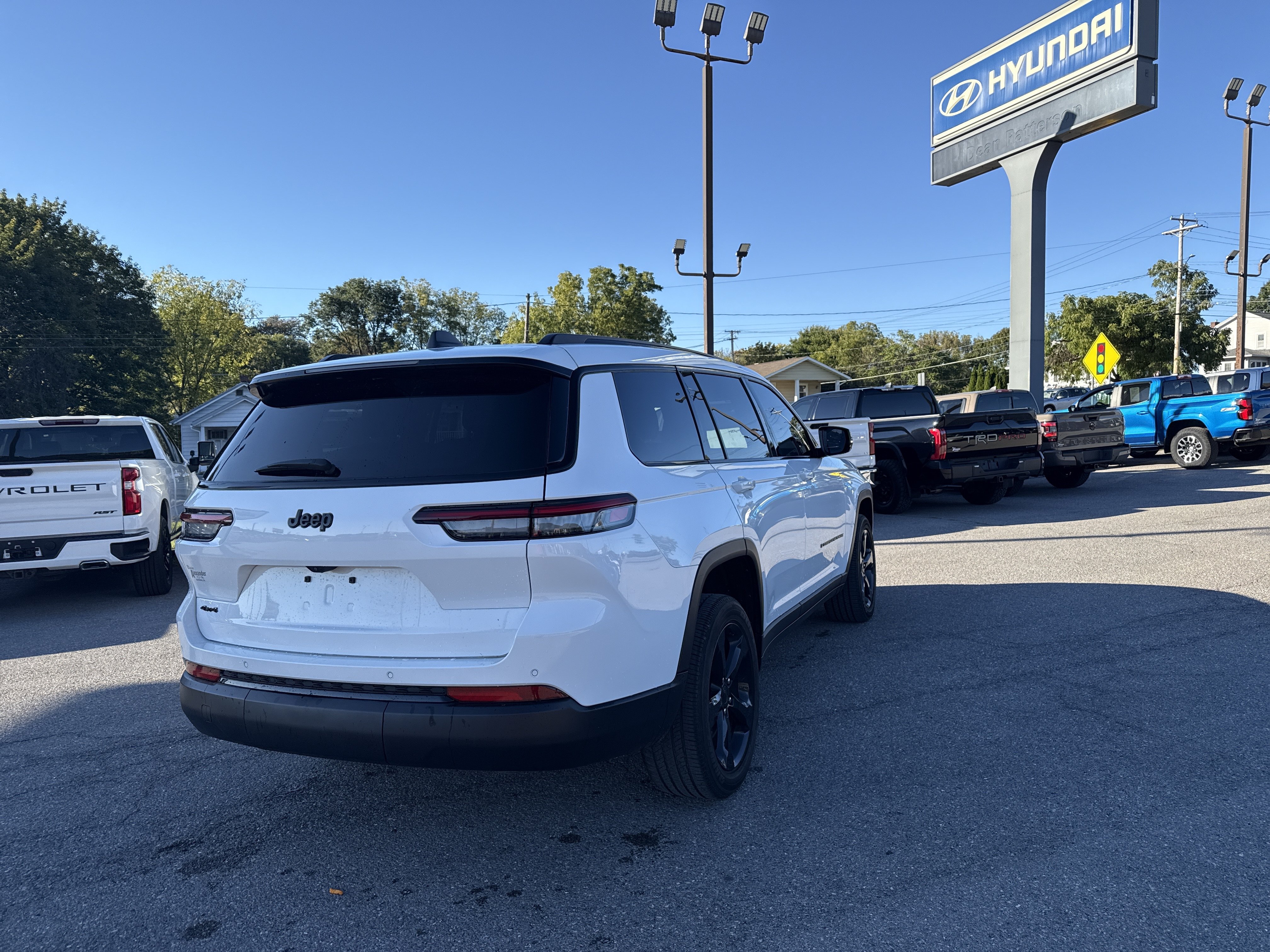 Used 2025 Jeep Grand Cherokee L Altitude AWD/4WD image 3