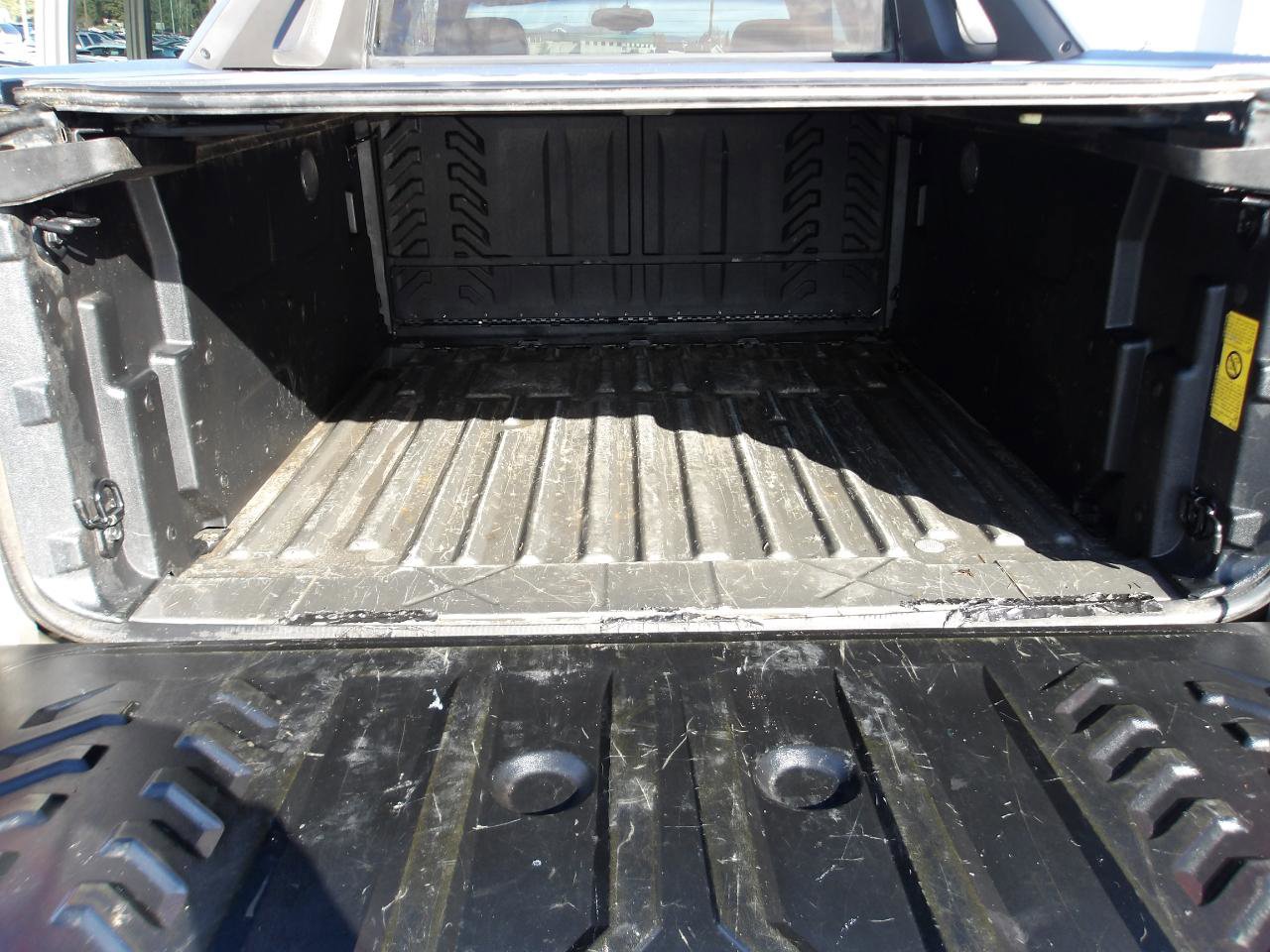 Used 2003 Chevrolet Avalanche 4x4 image 11