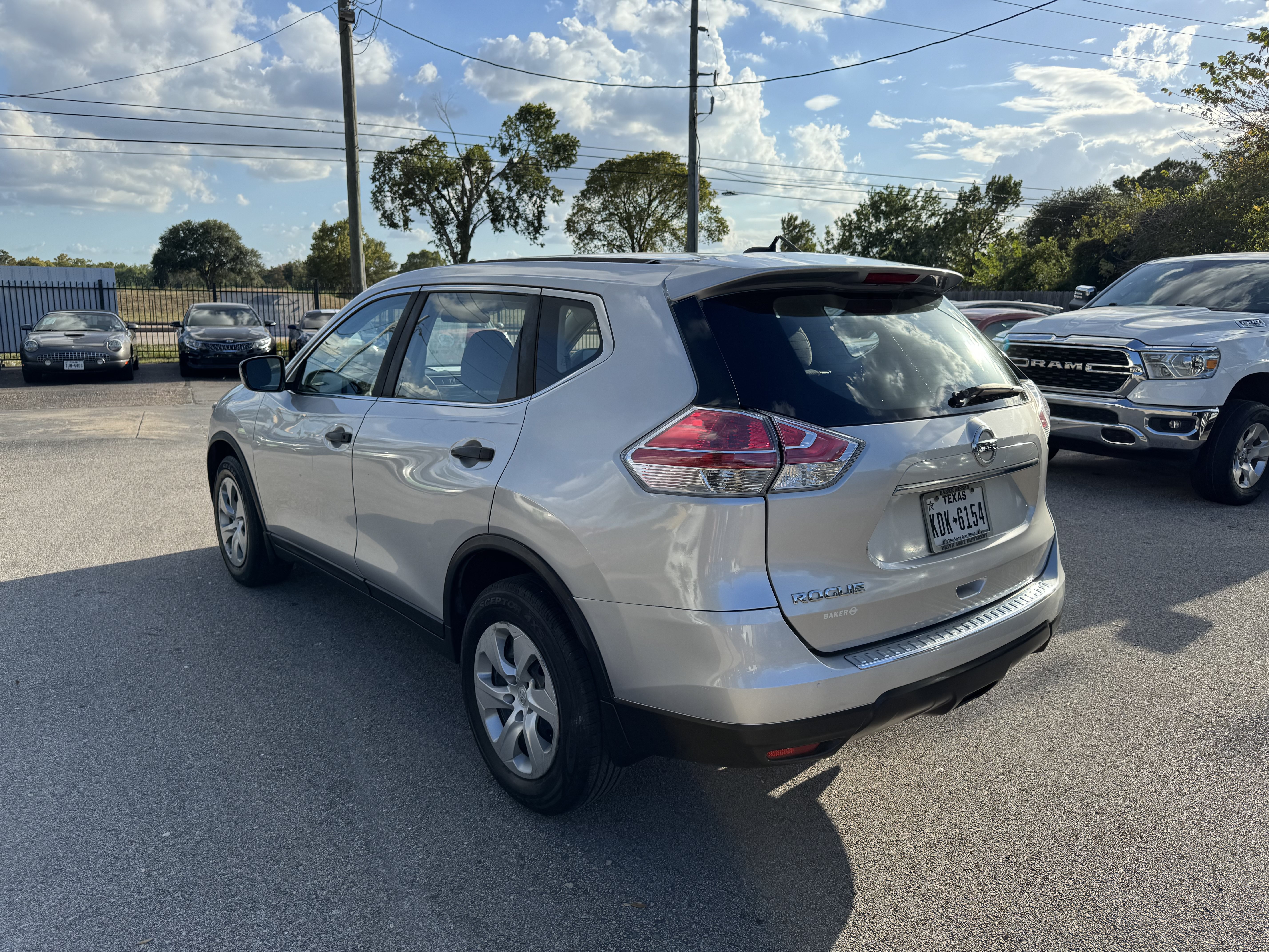 Used 2016 Nissan Rogue S FWD image 5