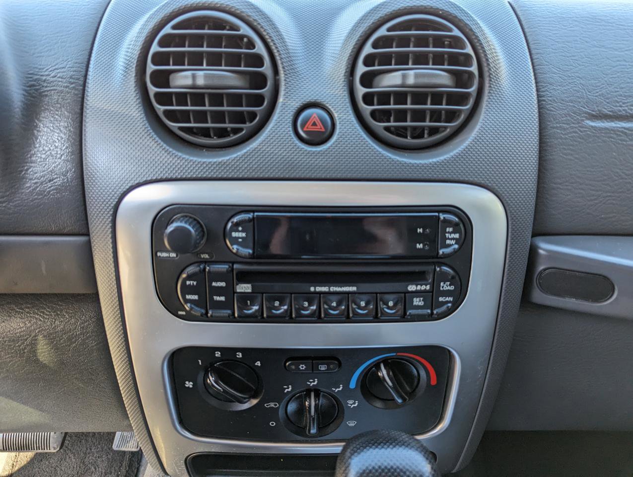 Used 2005 Jeep Liberty Limited AWD/4WD image 20