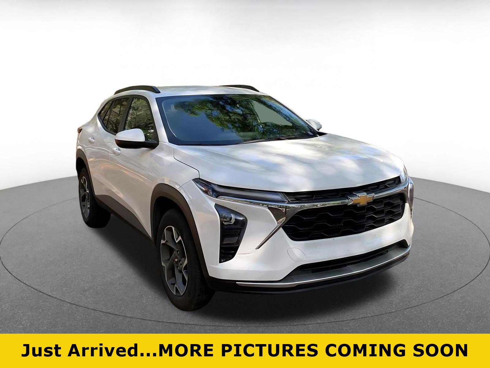 Used 2025 Chevrolet Trax LT w/ LT Convenience Package image 1