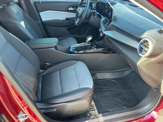 Certified 2025 Chevrolet Trax LT w/ LT Convenience Package image 26