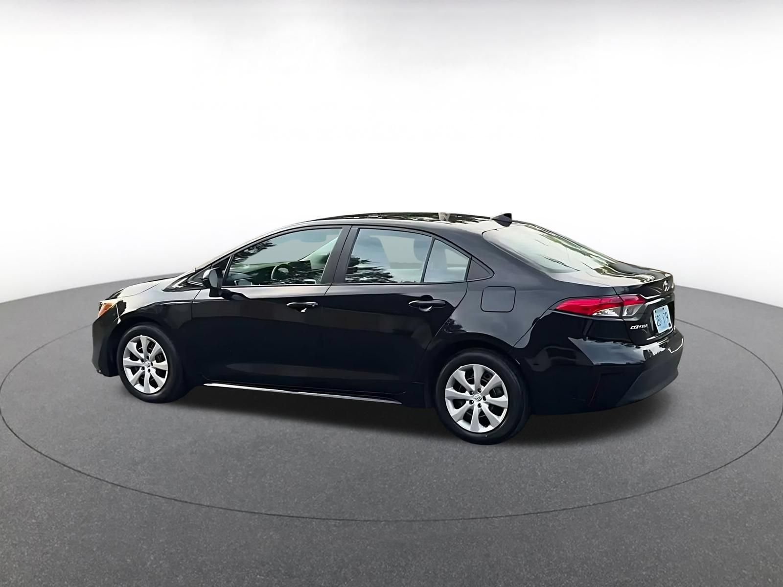 Used 2025 Toyota Corolla LE FWD image 9