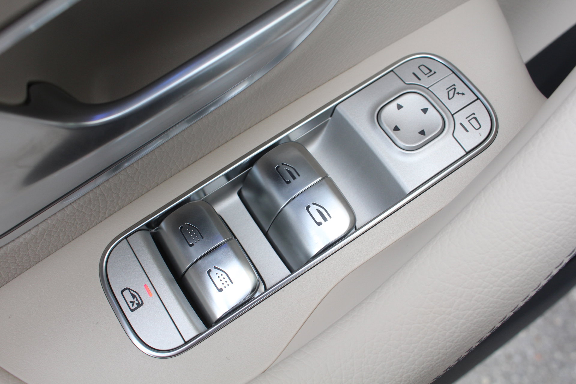 New 2026 Mercedes-Benz GLS 580 4MATIC image 15