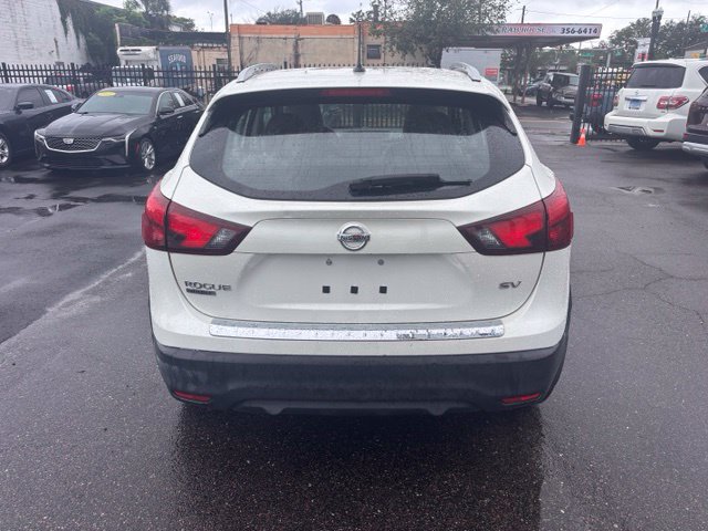 Used 2018 Nissan Rogue Sport SV w/ SV Technology Package FWD image 7