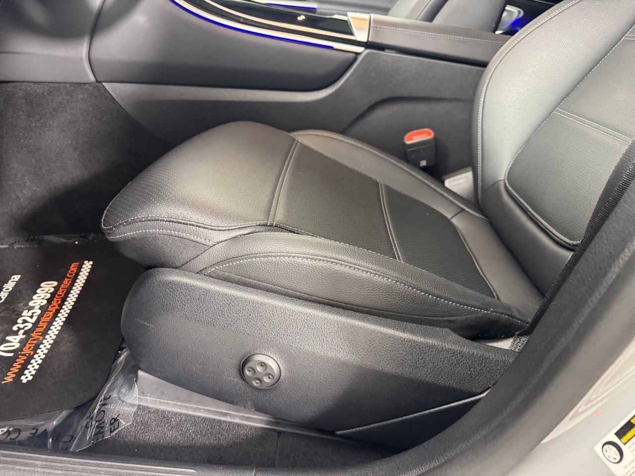 Used 2025 Mercedes-Benz GLC 350e 4MATIC image 11