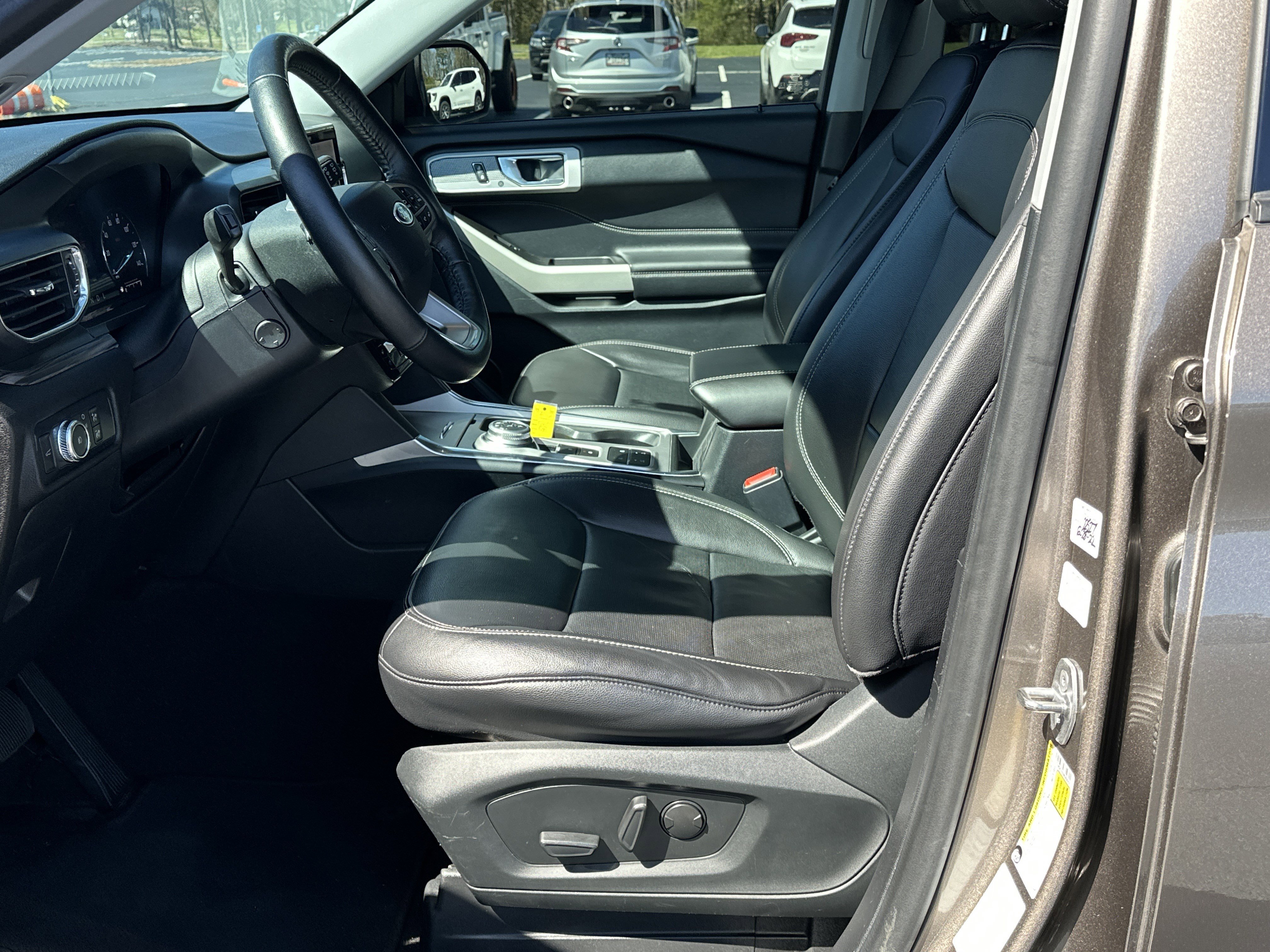 Used 2021 Ford Explorer Limited w/ Equipment Group 301A RWD image 9