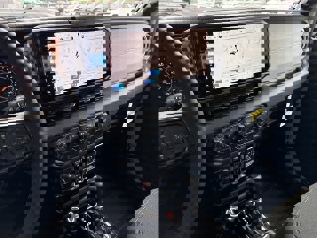 New 2025 Jeep Gladiator Sport image 17