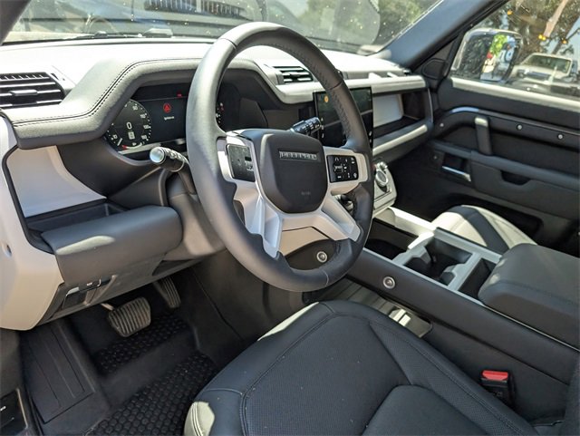 Used 2025 Land Rover Defender 110 S image 16