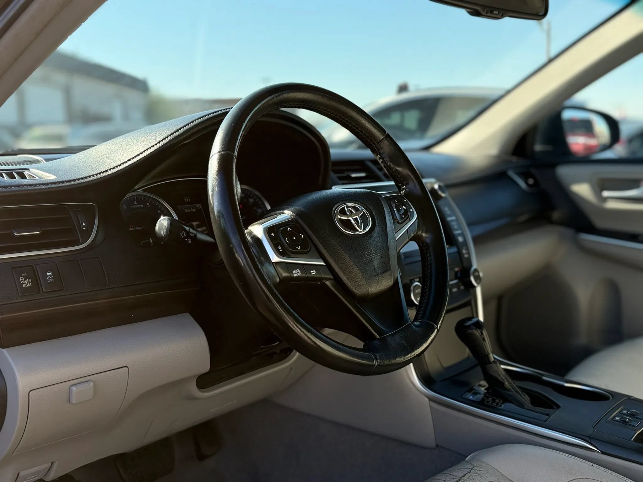 Used 2017 Toyota Camry XLE w/ Moonroof Package FWD image 13