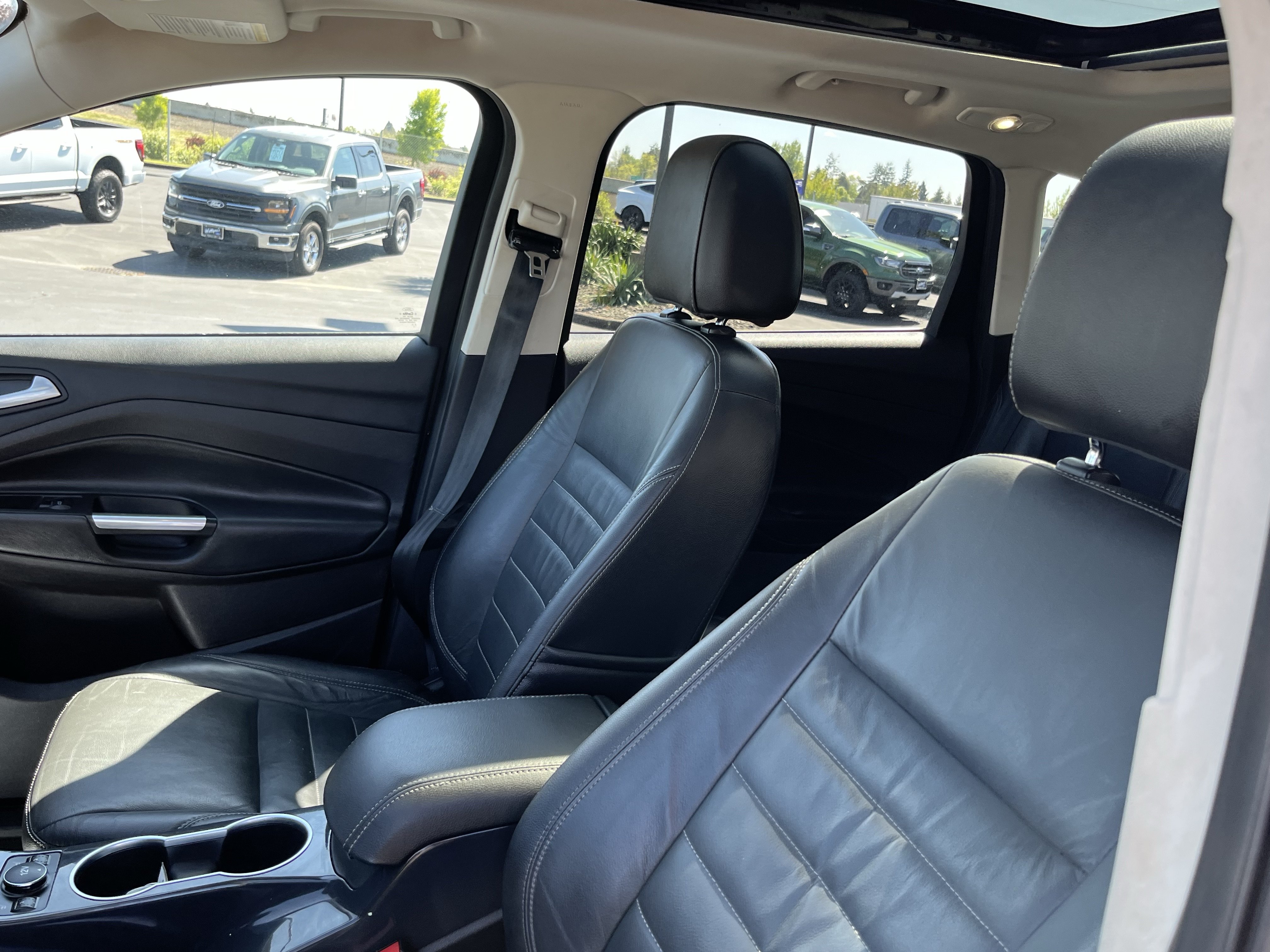 Used 2015 Ford Escape Titanium w/ Equipment Group 301A AWD/4WD image 15