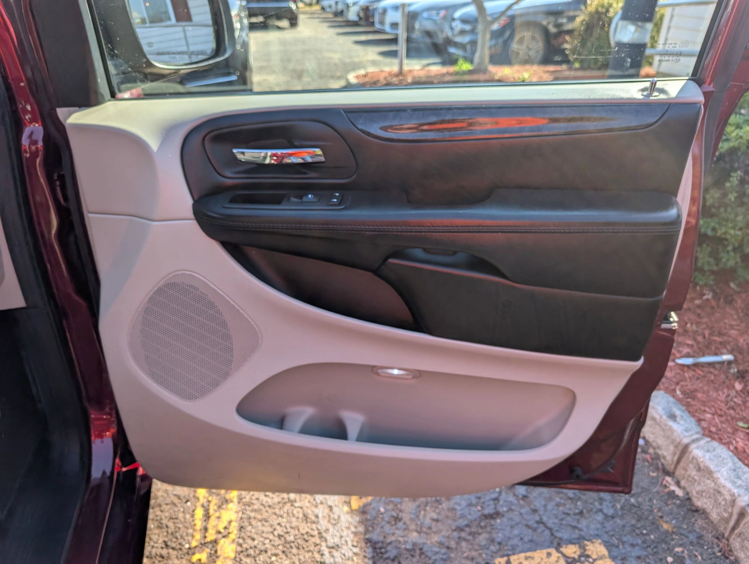 Used 2017 Dodge Grand Caravan SE image 26