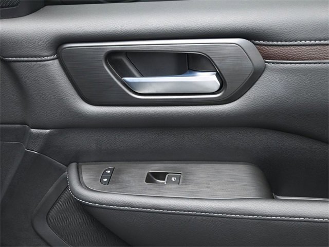 Used 2025 Nissan Armada SL w/ Captain's Chari Seat Package image 40