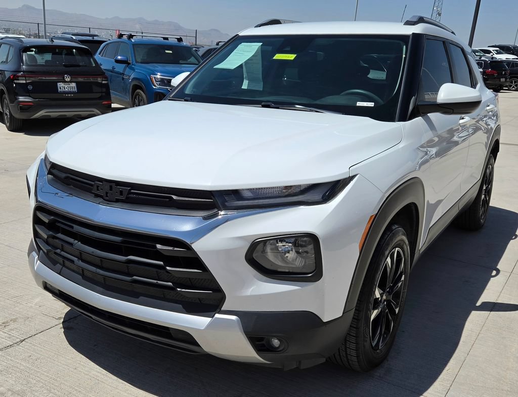 Used 2023 Chevrolet TrailBlazer LT w/ LPO, Blackout Package AWD/4WD image 3