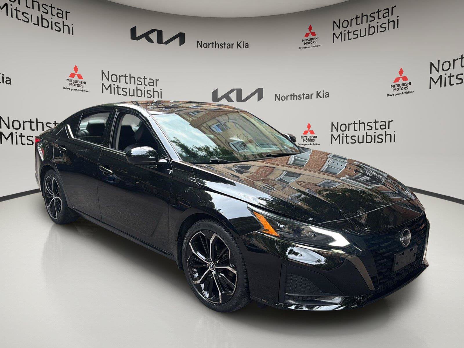 Used 2023 Nissan Altima 2.5 SR FWD image 13