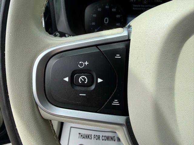Used 2020 Volvo XC60 T5 Momentum w/ Protection Package Premier image 8