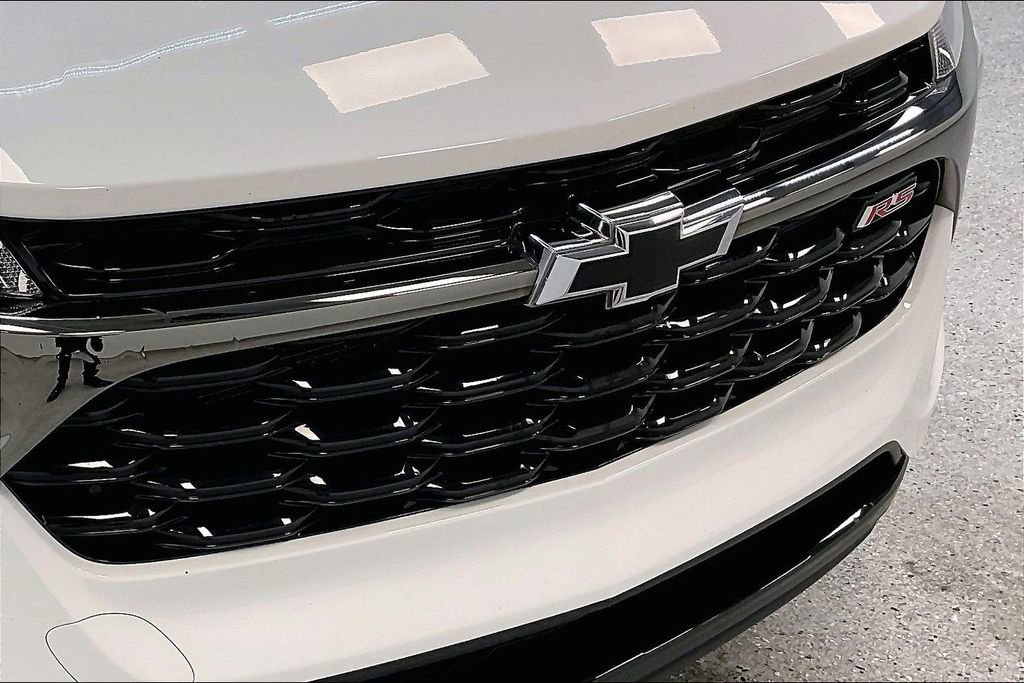 Used 2026 Chevrolet Trax RS w/ Sunroof Package FWD image 33