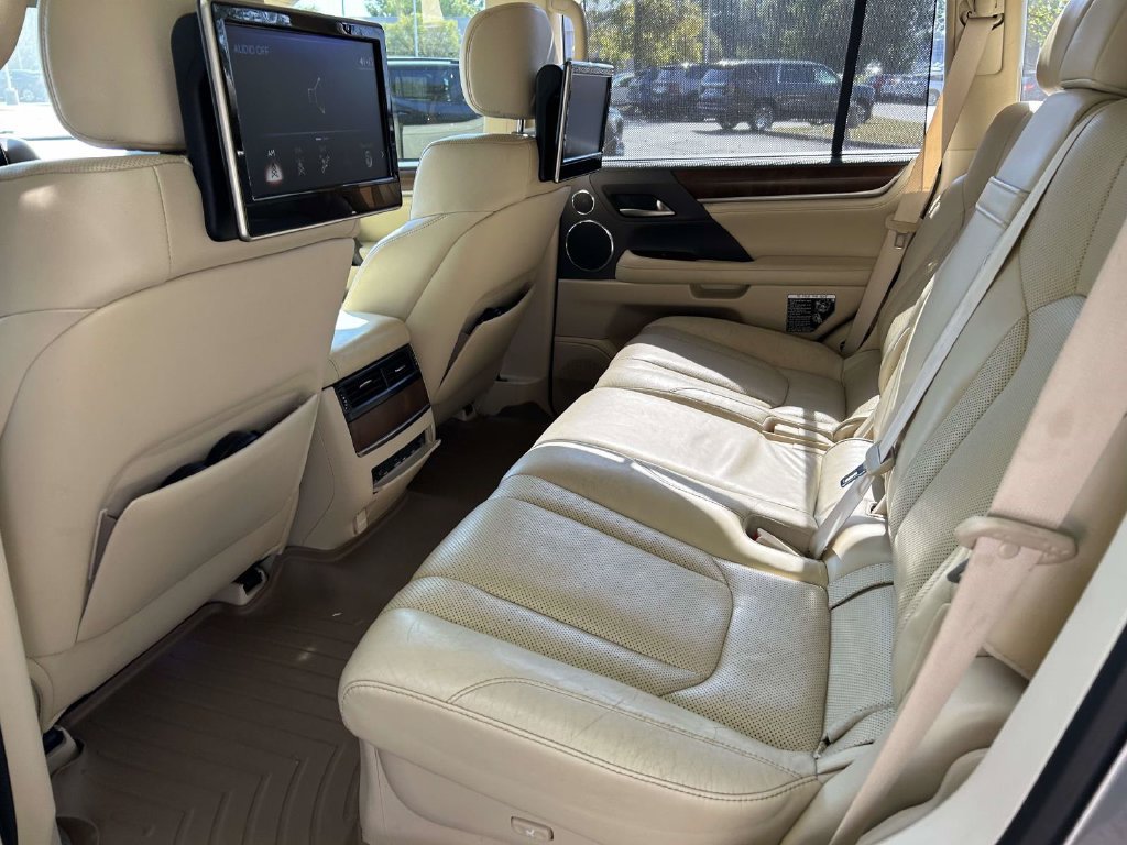Used 2017 Lexus LX 570 4WD w/ Luxury Package image 9