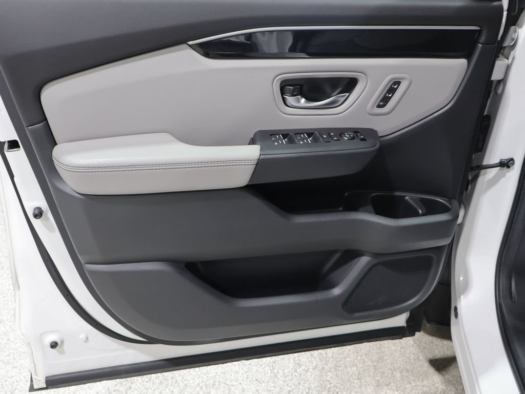 Used 2025 Honda Pilot Touring image 13