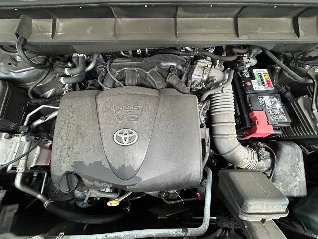 Used 2022 Toyota Highlander XLE AWD/4WD image 11