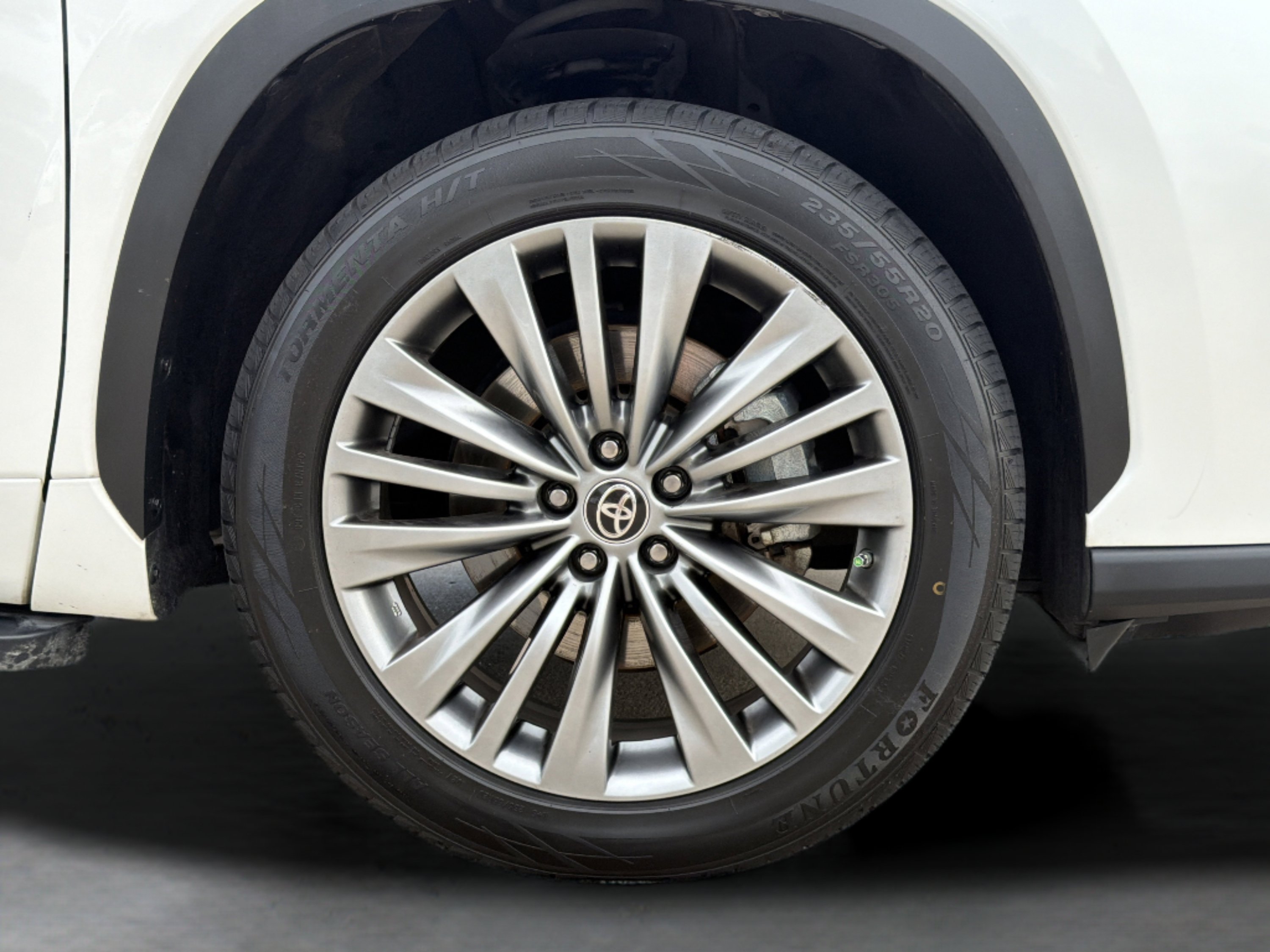 Used 2020 Toyota Highlander Platinum FWD image 9