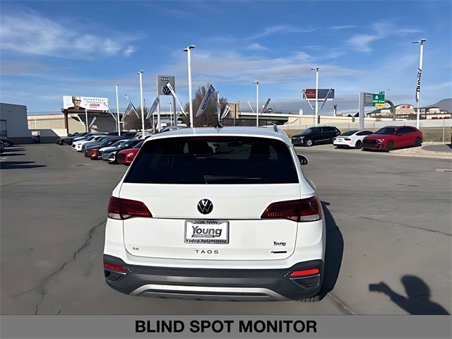 Used 2023 Volkswagen Taos SE w/ Panoramic Sunroof Package image 4
